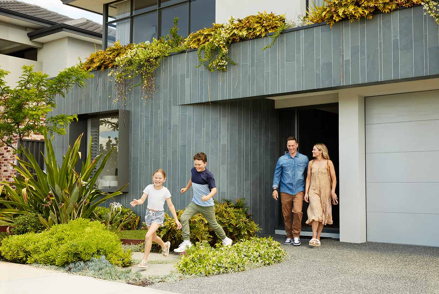 Image: Glen Iris Estate family leaving home 