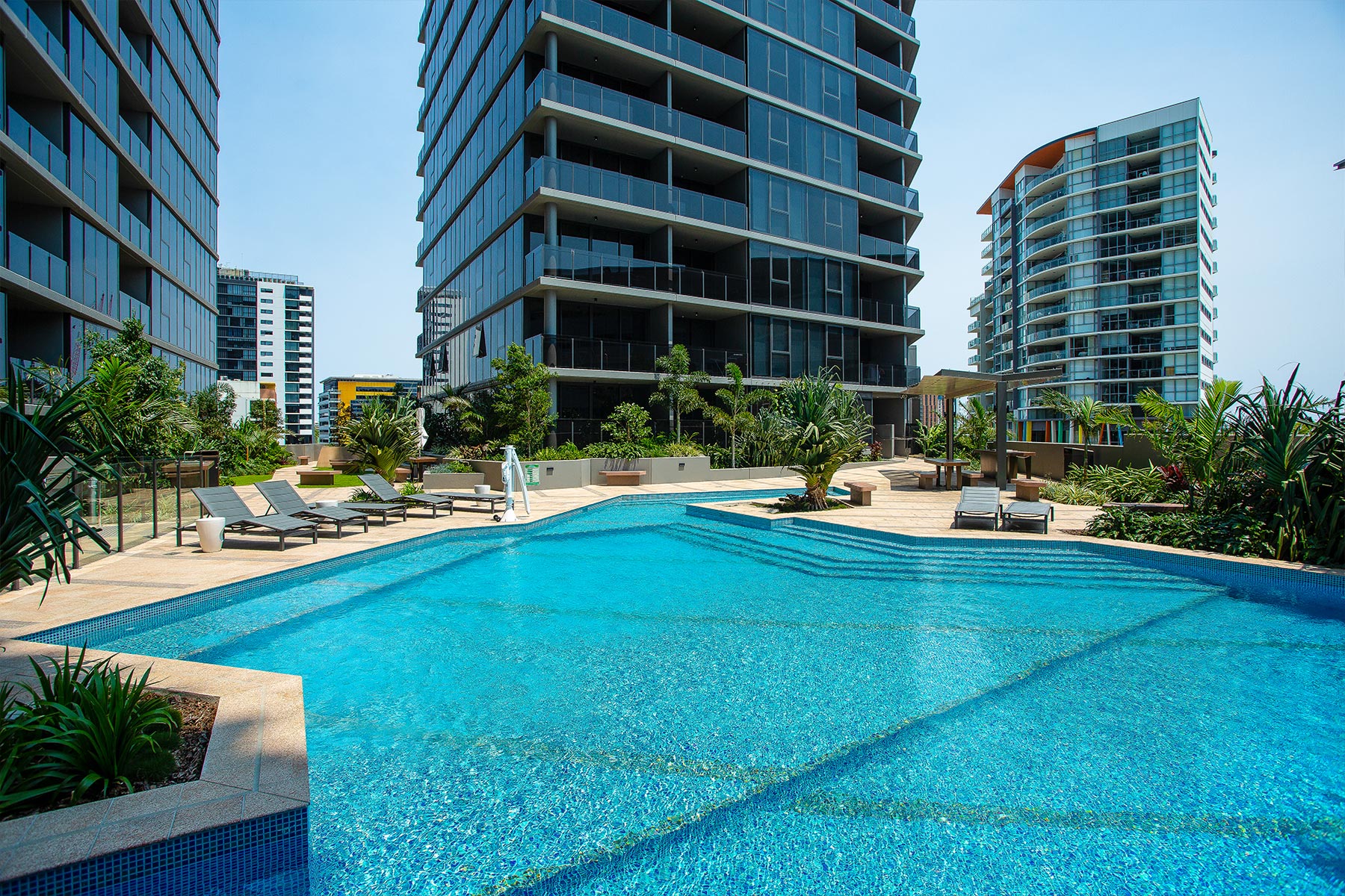 River and CBD view South Brisbane Apartments with World CLass Amenity